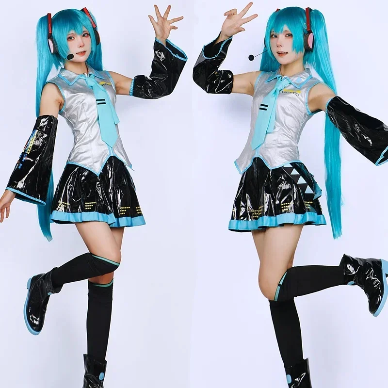 طقم تنكري كامل من الجلد الفضي  - مراجعة Anime Cosplay Miku وسعره