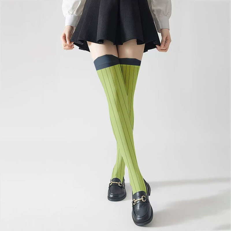 جوارب طويلة فوق الركبة بتصميم  - مراجعة Anime Cosplay Demon Slayer وسعره
